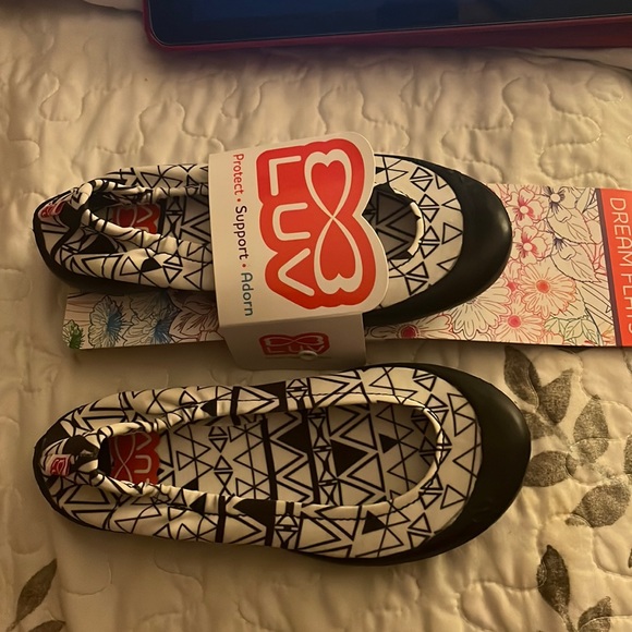 1/$10 or 2/$15 LUV DREAM FLATS Aztec Black Euro size 29 (11.5) - Picture 3 of 4